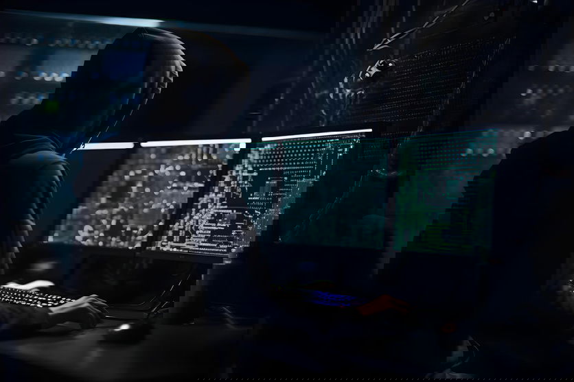 Hacker trabalhando cibercrime