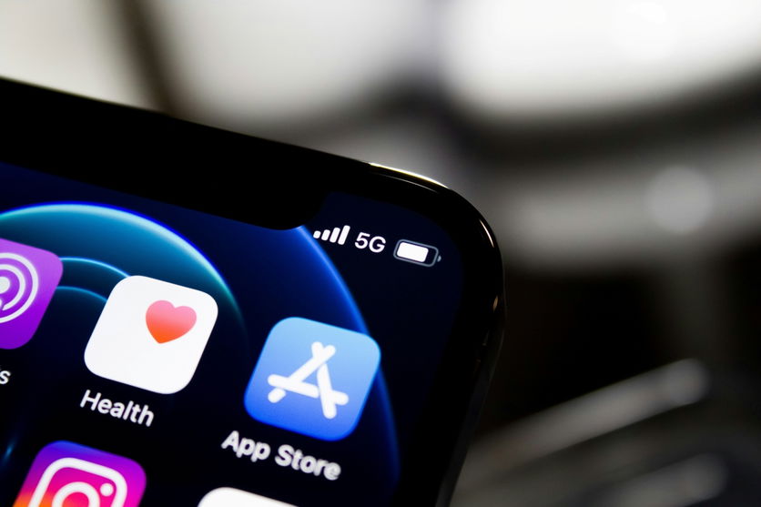 Elon Musk ameça processar Apple por violações antitruste na App Store; entenda