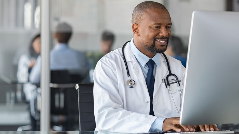 Em parceria com a Microsoft, Afya oferece curso de IA para médicos e estudantes de medicina de todo o Brasil
