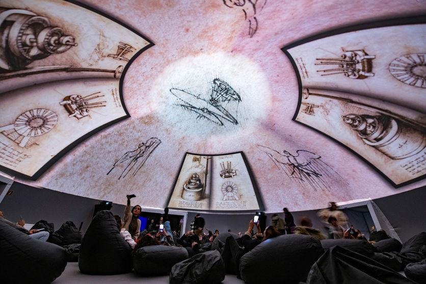 Obras de Da Vinci ganham vida com IA, RV e projeções em mostra imersiva em São Paulo