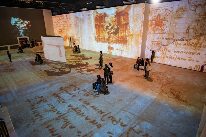 Obras de Da Vinci ganham vida com IA, RV e projeções em mostra imersiva em São Paulo