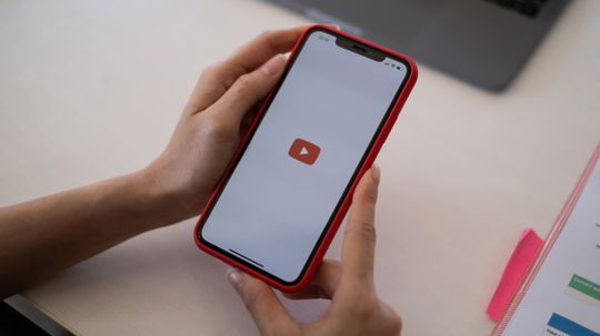 YouTube usará IA para identificar menores de idade